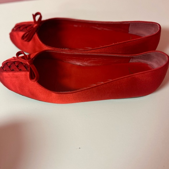 Delman red satin ballet flat perfect for holidays - Picture 3 of 5